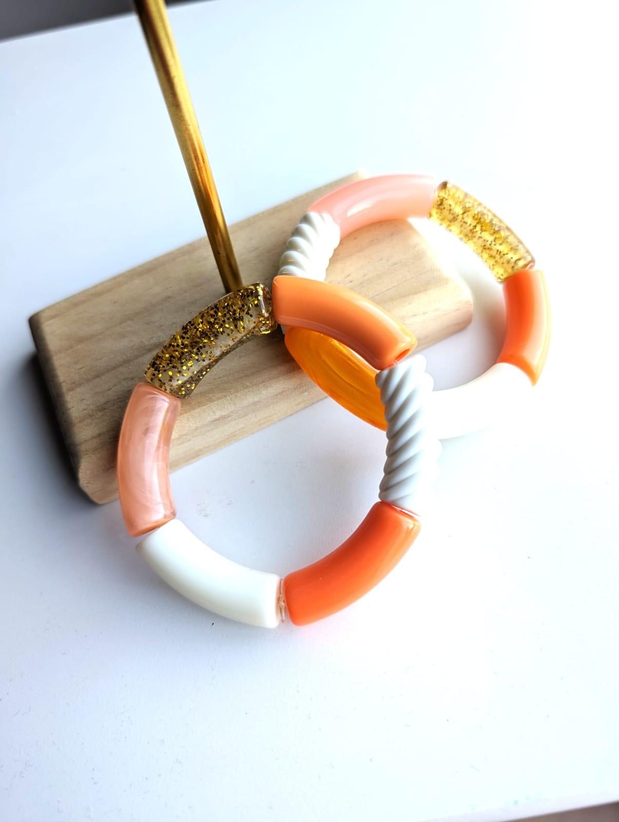 Bracelets portés à la maison
